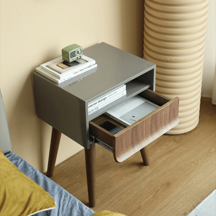 Gizi Nightstand
