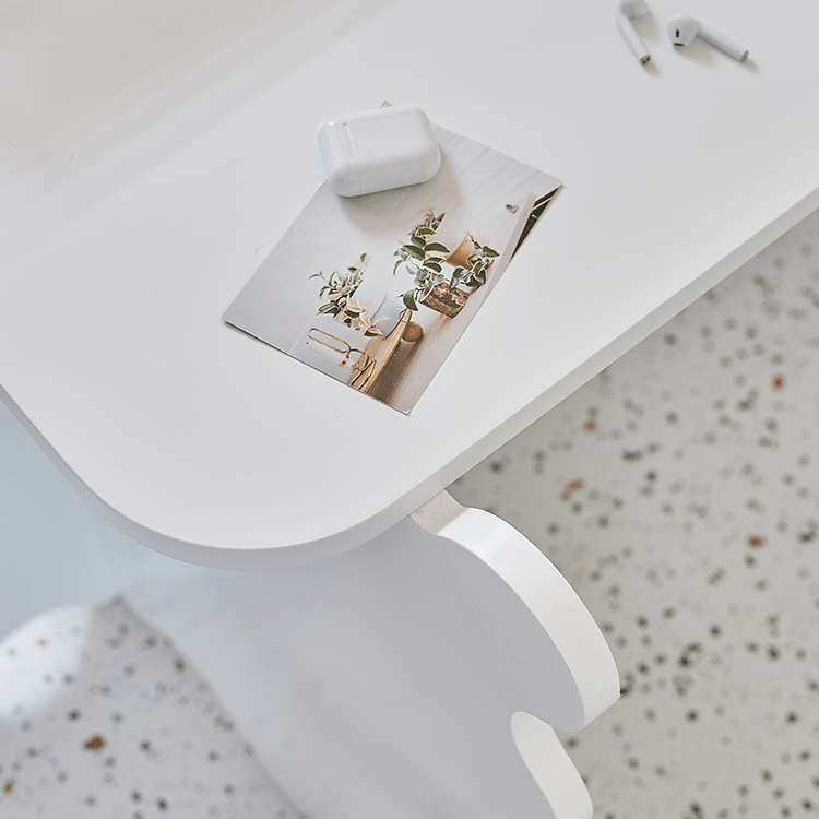 Amando Petal Desk