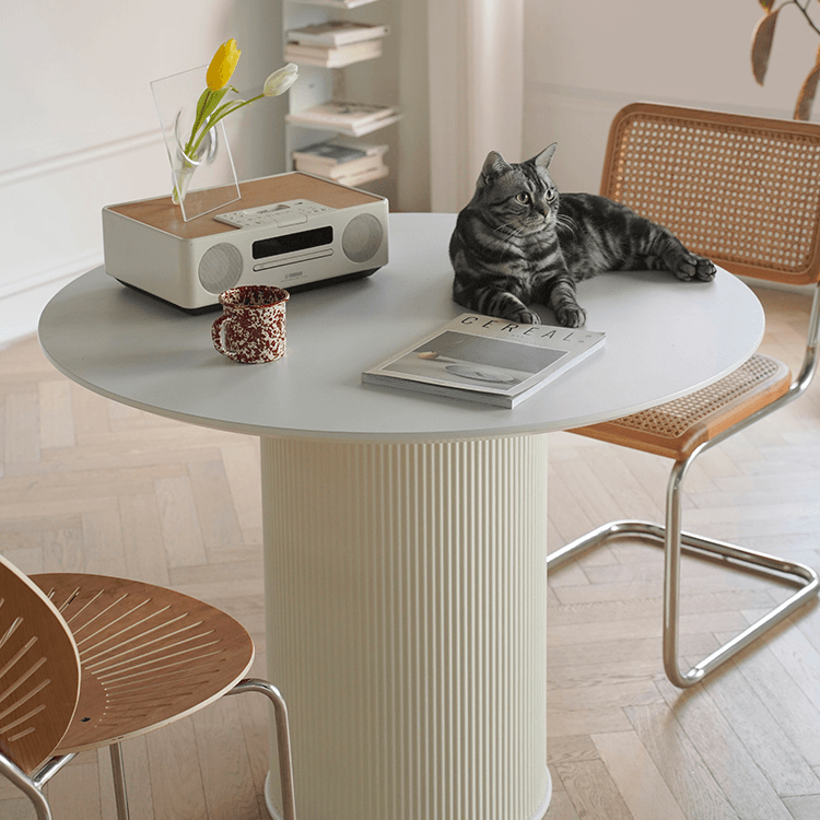 Bernardino Vintage Round Table