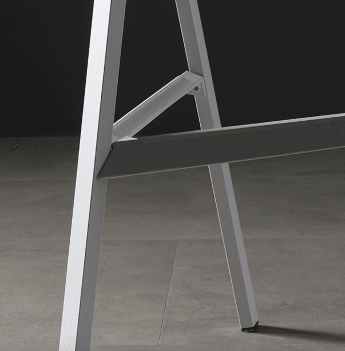 Dritan Metal Art Bar Stool